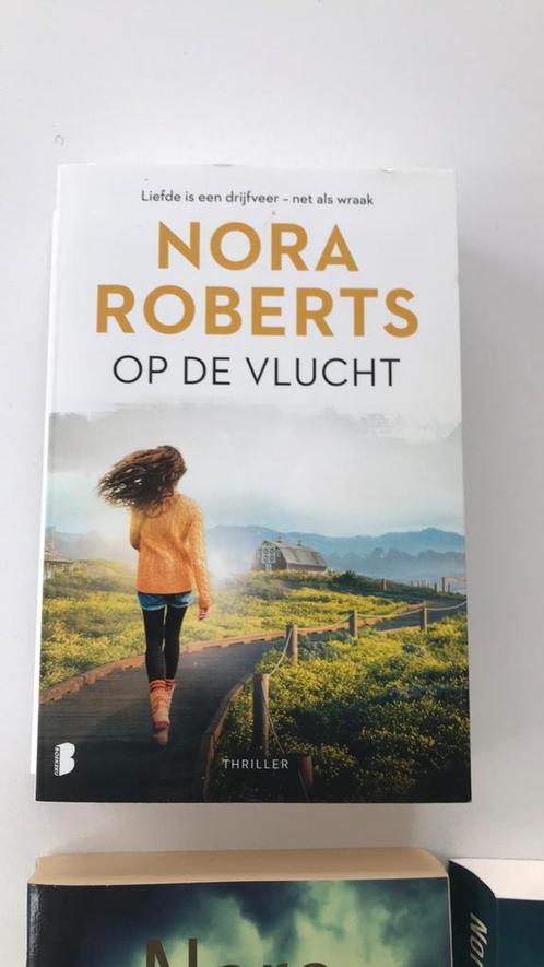 Nora Roberts - Op de vlucht, Livres, Thrillers, Utilisé, Enlèvement