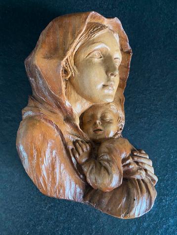 Oude wanddecoratie Madonna met kind