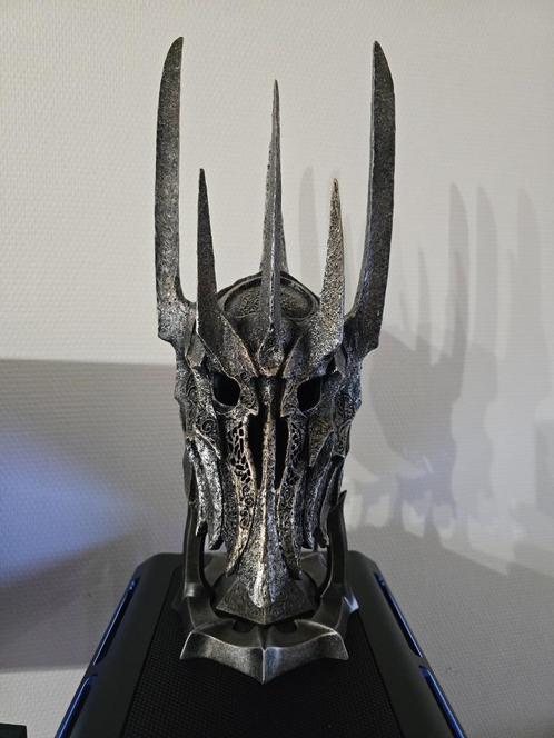 The lord of the rings: Helmet Of Sauron 1/2 Scale Replica, Verzamelen, Lord of the Rings, Zo goed als nieuw, Beeldje of Buste