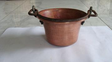 ancien pot en cuivre avec ance , vintage 