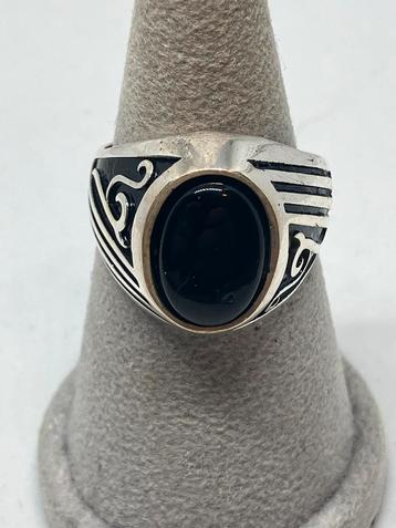 Zilveren ring met onyx ( zilver 925 )