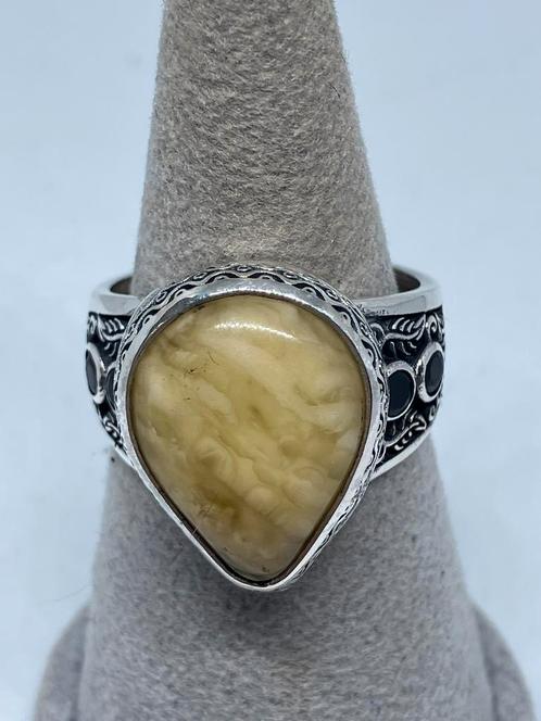Mooie zilveren ring met Baltische amber / barnsteen maat 21, Bijoux, Sacs & Beauté, Bagues, Neuf, Femme, 20 ou plus grands, Jaune