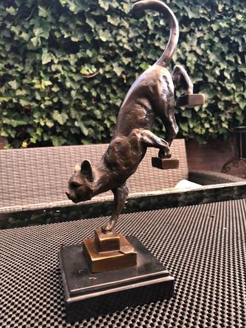 bronzen poes kat poezen beeld 
