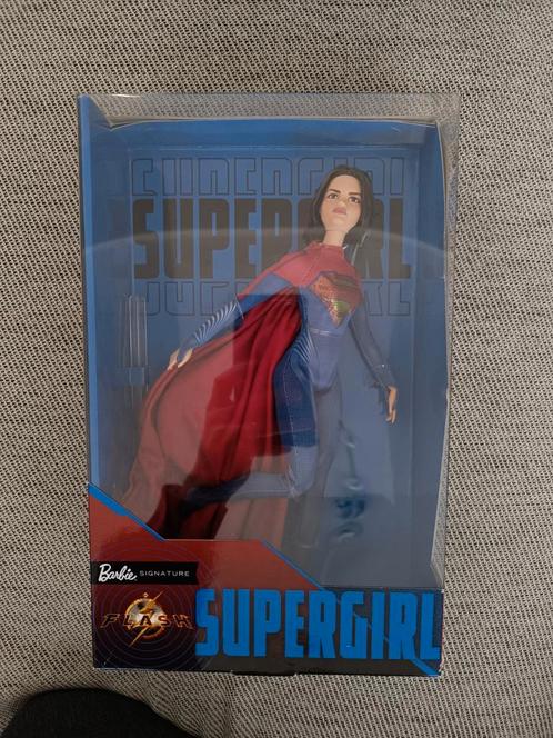 Mattel Barbie Signature : Flash Supergirl, Verzamelen, Poppen, Nieuw, Pop, Ophalen of Verzenden