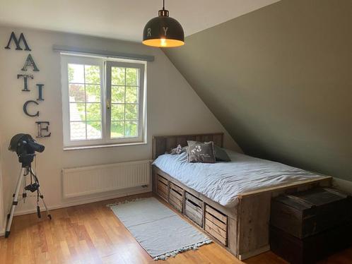 Stoer steigerhouten bed 1,4m met nette matras!, Maison & Meubles, Chambre à coucher | Lits, Comme neuf, Queen size, 140 cm, 200 cm