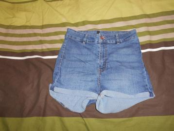 short en jean taille 38 