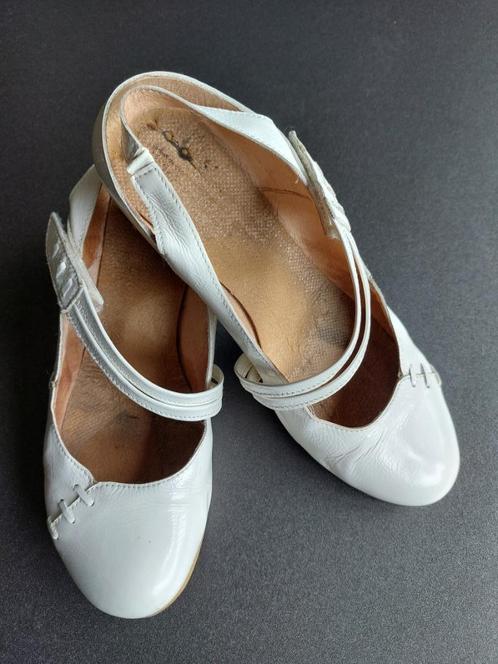 Chaussures Brako blanches à talons ouverts avec fermeture ve, Vêtements | Femmes, Chaussures, Porté, Chaussures basses, Blanc