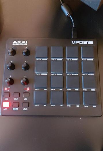 AKAI MPD 218 midi pad