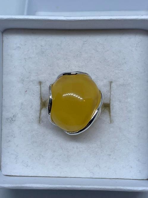 Zilveren ring met natuurlijke Baltische Amber maat 16., Bijoux, Sacs & Beauté, Bagues, Neuf, Femme, 20 ou plus grands, Autres couleurs