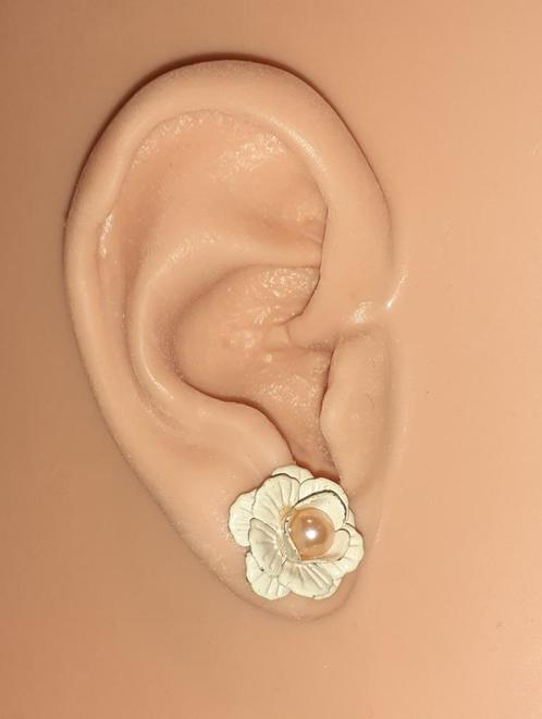 oorknopjes witte bloem met parel, Bijoux, Sacs & Beauté, Boucles d'oreilles, Neuf, Puces ou Clous, Autres matériaux, Blanc, Envoi