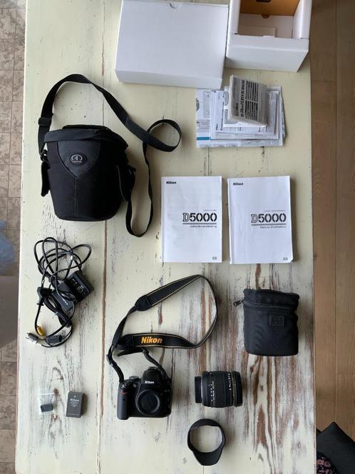 Nikon D5000 Digital Camera + Sigma 18-50 mm + accessoires, TV, Hi-fi & Vidéo, Appareils photo numériques, Comme neuf, Nikon, Enlèvement ou Envoi