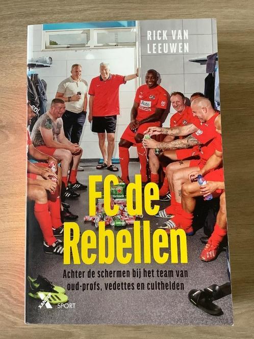 Boek FC de Rebellen, Livres, Livres de sport, Neuf, Sport de ballon, Enlèvement ou Envoi