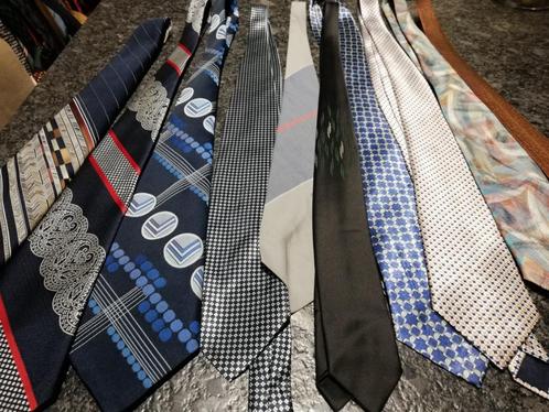 A vendre cravates, Vêtements | Hommes, Cravates, Porté, À motif, Autres couleurs, Enlèvement