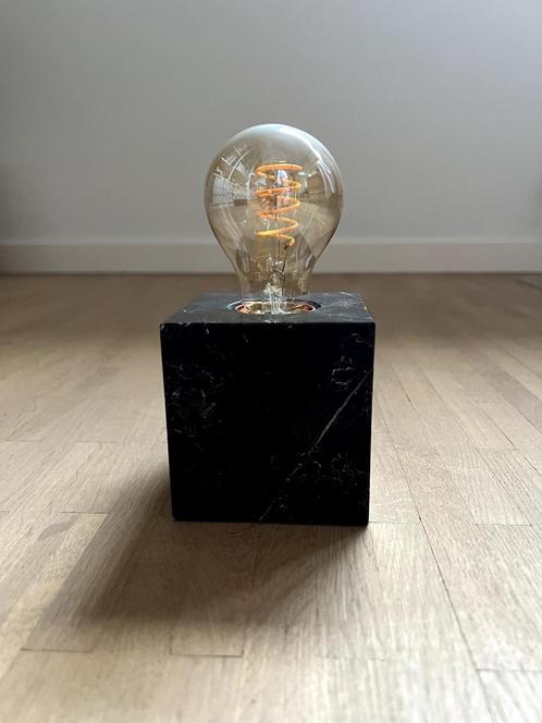 Zuiver - Bolch - Tafellamp - Zwart Marmer 2/2, Huis en Inrichting, Lampen | Tafellampen, Zo goed als nieuw, Minder dan 50 cm, Overige materialen
