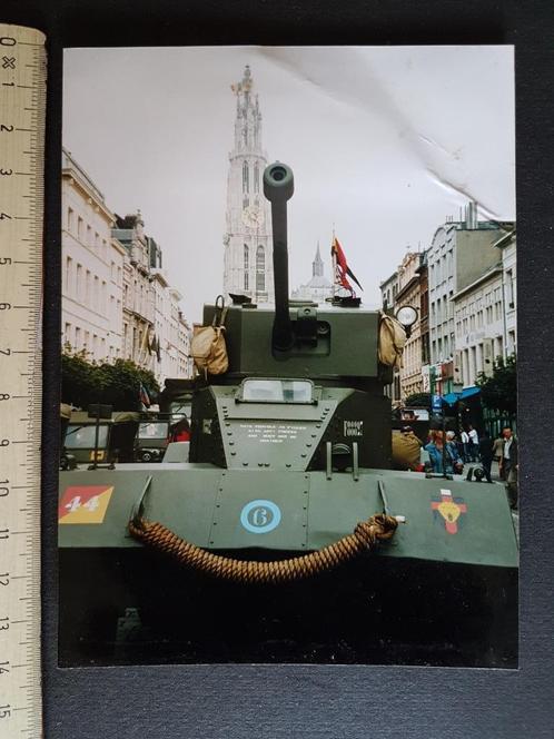 Foto Antwerpen TANK Bevrijdingsfeest Oorlog militair soldaat, Collections, Photos & Gravures, Utilisé, Photo, 1980 à nos jours