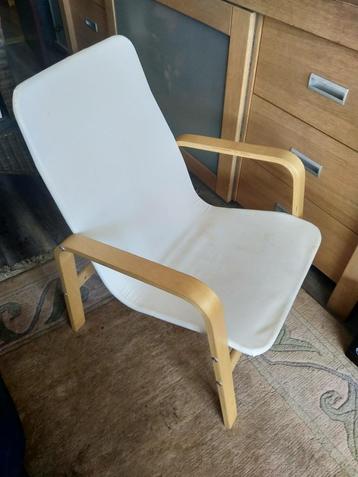 Chaise ou chaise Ikea