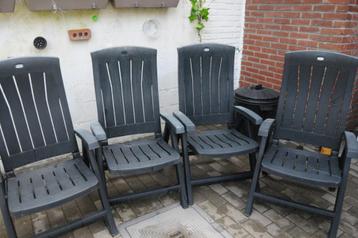 4 groene inklapbare tuinstoelen met vertselbare rugleuning