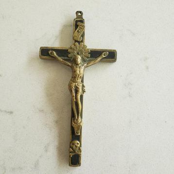 Antiek kruisje brons op hout 13 x 7 cm