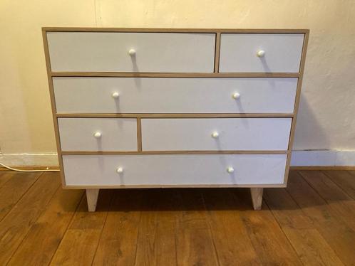 Dressoir in Scandinavische stijl met 6 lades in witte paulow, Kinderen en Baby's, Kinderkamer | Complete kinderkamers, Zo goed als nieuw