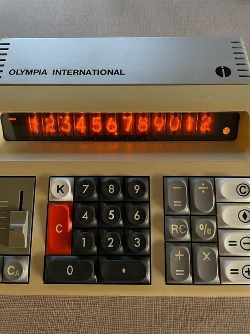 Calculatrice Vintage Olympia CD401 de 1972 avec écran Nixie, Collections, Appareils électroniques, Enlèvement ou Envoi