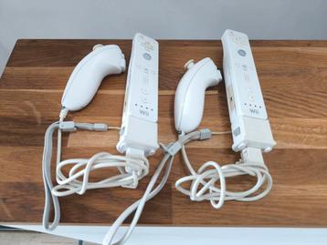 2 Manettes Wii motion plus + 2 Nunchuk 