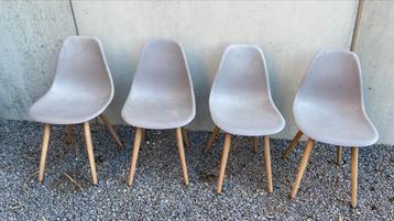 Grijze stoelen (4) voor binnen en buiten