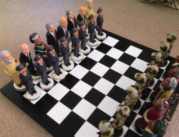 Uniek iconisch handgemaakt schaakspel uit Zuid Afrika