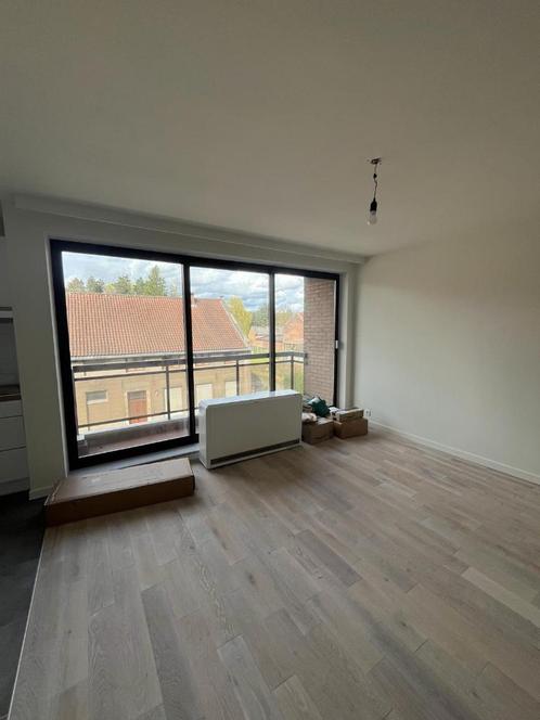 gerenoveerd appartement ( 2 slaapkamer)/ renovated apparteme, Immo, Appartements & Studios à louer, Province du Brabant flamand