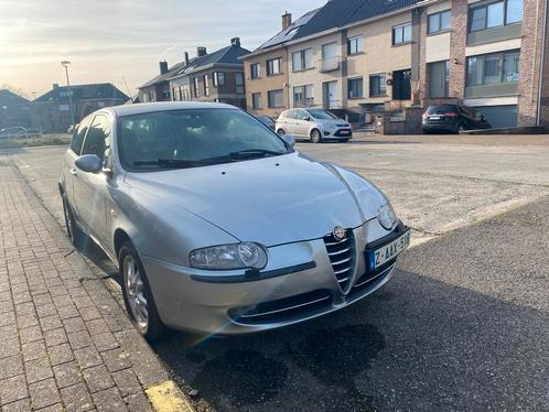 Alfa Romeo 147 1.6 Twin Spark essence 2004, Autos, Alfa Romeo, Particulier, Air conditionné, Essence, 3 portes, Gris, Cuir