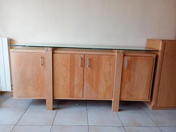 Moderne buffetkast in vol hout