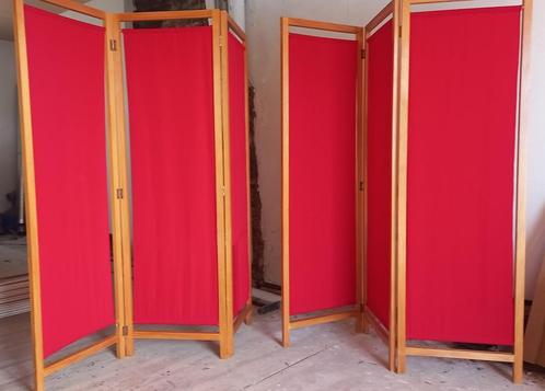 2 Paravan en bois avec le tissue rouge et une pompe a velo, Diensten en Vakmensen, Welzijn | Overige