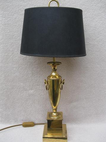 Vintage Hollywood Regency Boulanger lamp. 