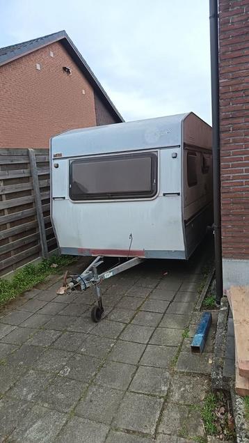 Caravan met opknapwerk maar je kan er moois van. Maken