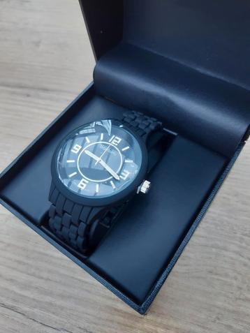 Nog nieuw! Zwarte horloge in geschenkdoos