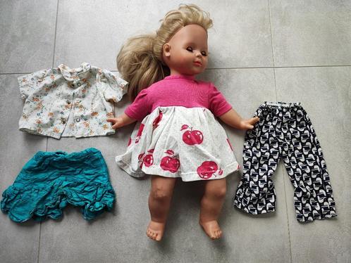 *12. Grande poupée (60 cm) avec toutes sortes de robes. 29€, Enfants & Bébés, Jouets | Poupées, Comme neuf, Enlèvement