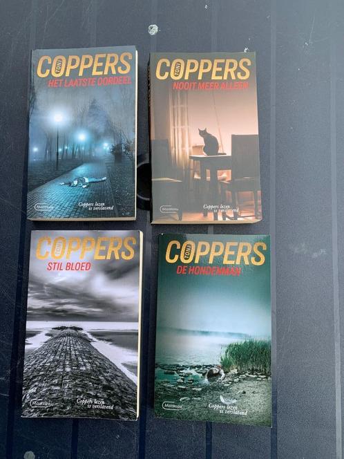 Boeken van Toni Coppers (prijs zie omschrijving), Livres, Thrillers, Comme neuf, Belgique, Enlèvement ou Envoi