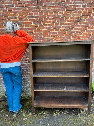 Joli meuble en bois (chaussures ou livres)