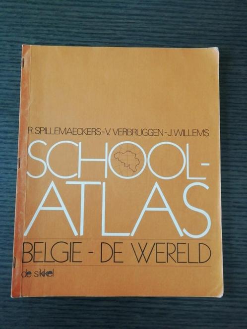 Vintage Schoolatlas België en de Wereld - De Sikkel 1981, Boeken, Atlassen en Landkaarten, Gelezen, Overige atlassen, België, 1800 tot 2000