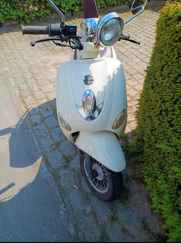 A klasse Gts Scooter Retro scooter 