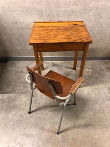 vintage kinderlessenaar + stoel 