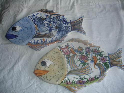 Plateau vorm vis in geëmailleerd aardewerk, Hand Made, Antiek en Kunst, Antiek | Keramiek en Aardewerk, Ophalen of Verzenden