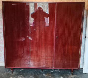 Vintage kleerkast 60s