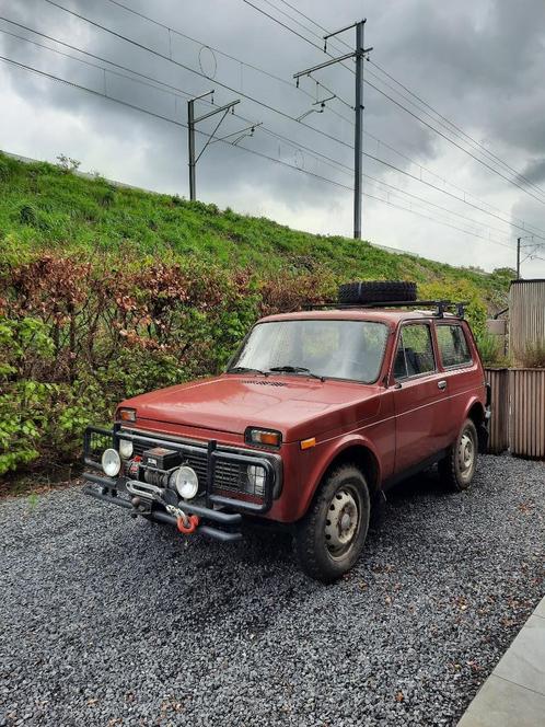 LADA Niva 4x4 1600, Autos, Lada, Particulier, Niva, 4x4, Essence, SUV ou Tout-terrain, 3 portes, Boîte manuelle, Rouge, Noir, Cuir synthéthique