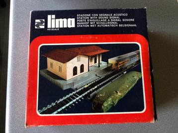 Ensemble complet de trains Lima Tracks, autorails, gare, mai