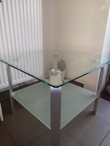 Vierkante glazen tafel (twee paar)