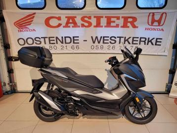 Honda Forza 350  ( slechts 3.150. km )