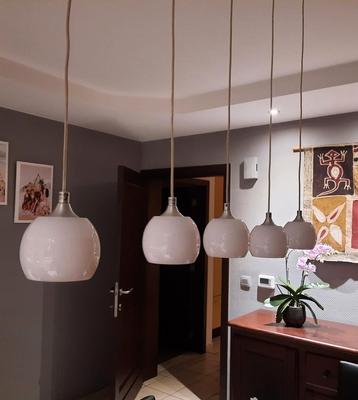 ensembles de belles lampes suspendues.