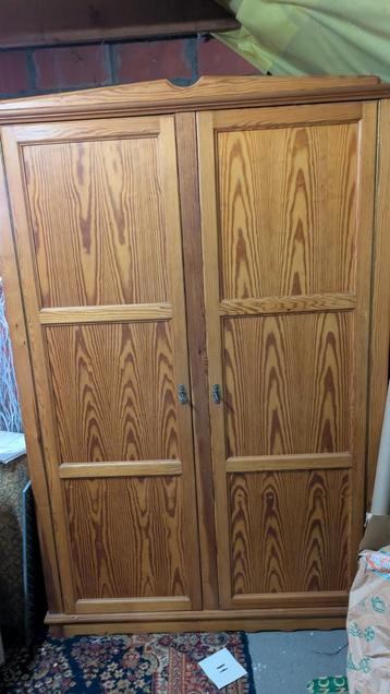 Kleerkast grenen gratis.