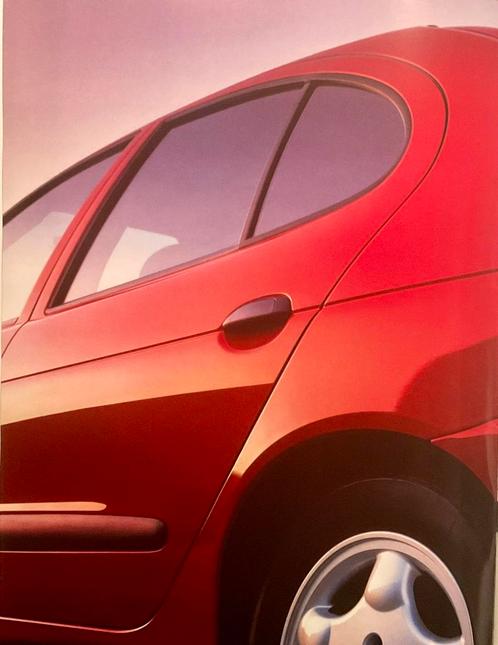 Renault Mégane - Brochure 1996 ENTIÈREMENT BRILLANTE, Livres, Autos | Brochures & Magazines, Comme neuf, Renault, Envoi