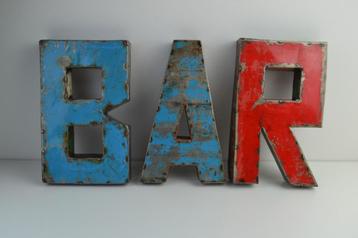 upcycled metalen letters